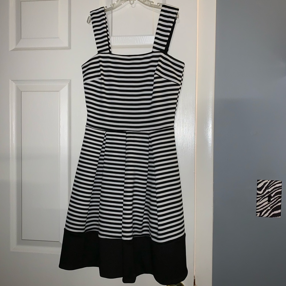 Women’s (XS) dress. Never worn